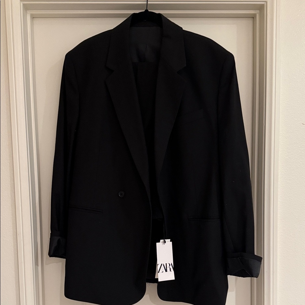 Zara Men's Elegant Black Sport Suit